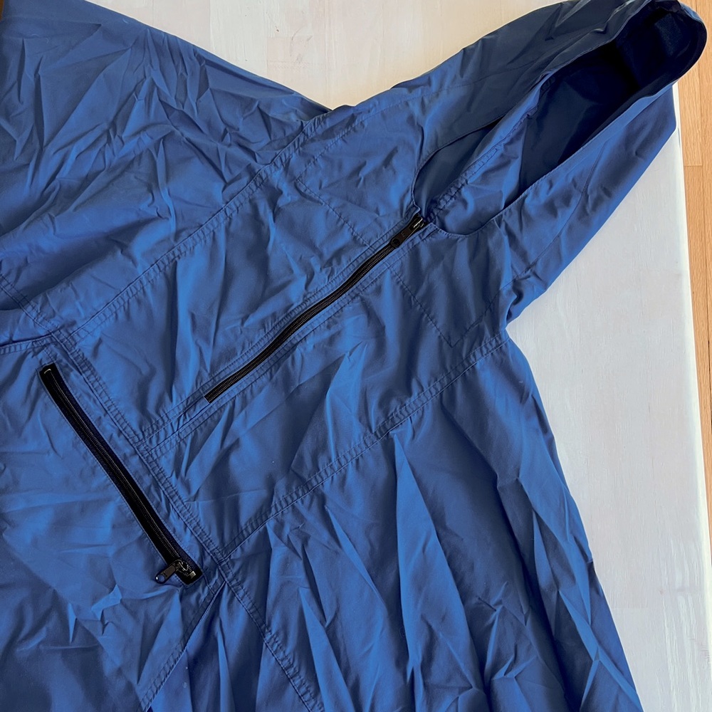 L.L. Bean pullover windbreaker 3/4 zip w/zippered pouch